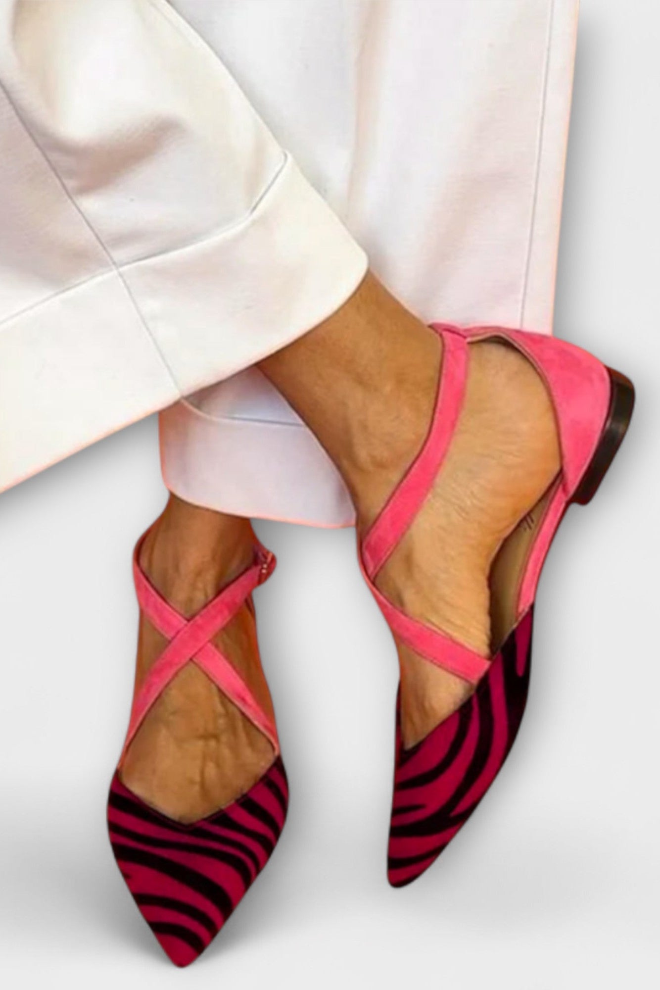 Ballerina Fenna mit Zebra-Druck und Überkreuzten Riemen